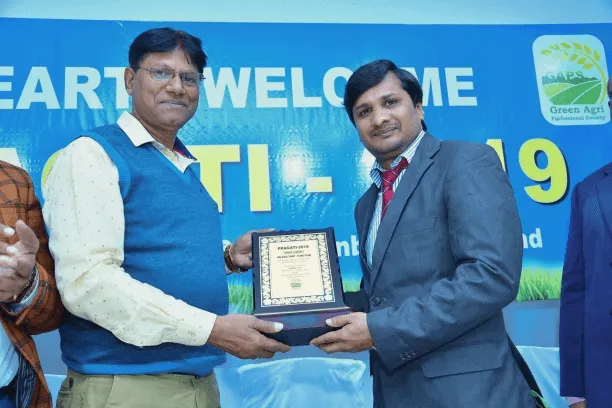Mr Ramchandra Kiran Kumar receiving the Outstanding Entrepreneur Achievement Award